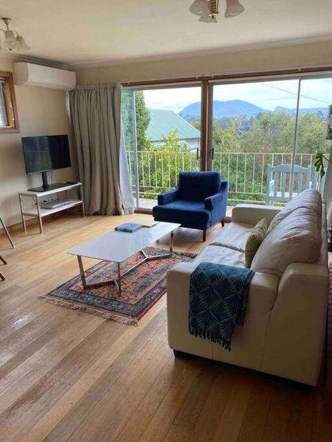 Retro Apartment Cornelian Bay - Water Views - Accommodation Yamba 1