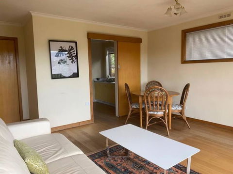 Retro Apartment Cornelian Bay - Water Views - Accommodation Yamba 3