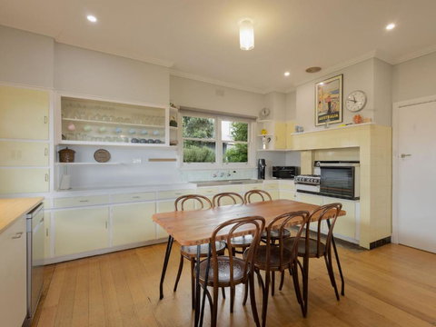 Retro Retreat - Accommodation Yamba 3