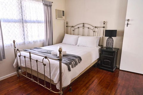 RetroRhapsody - Accommodation Yamba 2