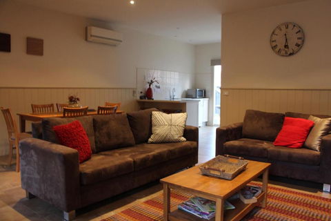 River Rock Cottage Centrally Located And Dog Friendly - Accommodation Yamba 0