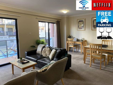 RIVERSIDE CITY VIEW PARKING NETFLIX WIFI WINE FREE - Accommodation Yamba 0