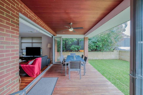 Rivervale Retreat - Spacious Family Living - Accommodation Yamba 2