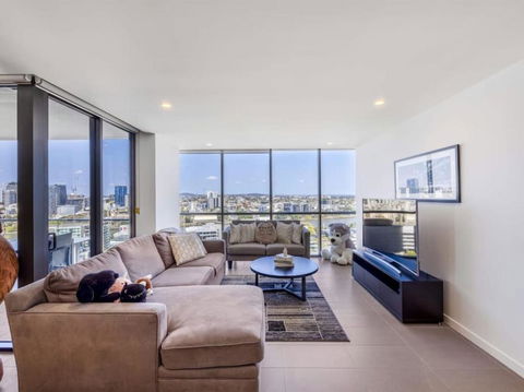 Riverview 2BR Delicate Apt, 1min To Train Station - Accommodation Yamba 1
