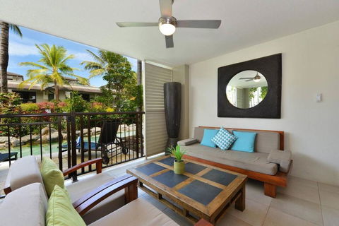 Resort-style Swim Out - A True Tropical Oasis - Accommodation Yamba 1
