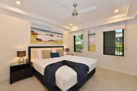 Resort-style Swim Out - A True Tropical Oasis - Accommodation Yamba 2
