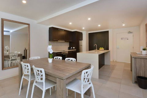 Resort-style Swim Out - A True Tropical Oasis - Accommodation Yamba 3