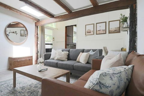 Rustic Chic 200 Metres From CBD - Accommodation Yamba 0