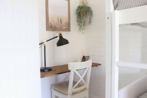 Rustic Chic 200 Metres From CBD - Accommodation Yamba 2