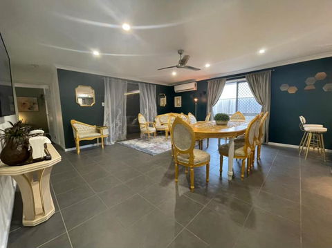 Royal Romanesque Holiday House In Dakabin - Accommodation Yamba 0