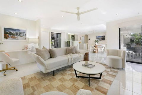 Riviera Road Miami - 4BRM Dual Villa - Accommodation Yamba 0