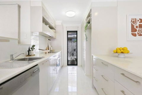 Riviera Road Miami - 4BRM Dual Villa - Accommodation Yamba 3