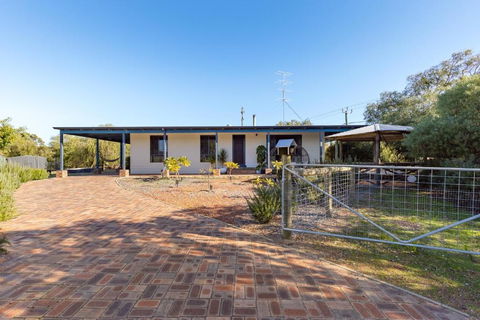 Roo With A View By Swan Bnb Management - Accommodation Yamba 3