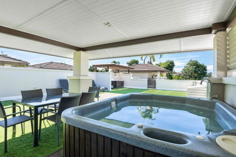 Rooftop Tranquility At Stunning Temple Resort - Accommodation Yamba 0