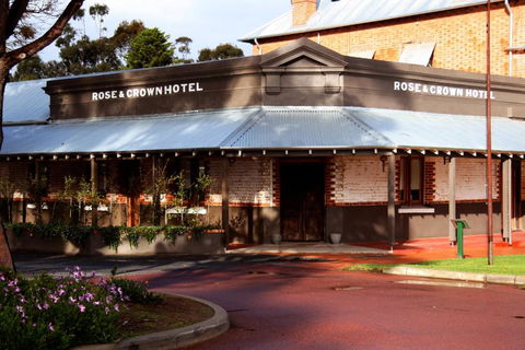 Rose & Crown Hotel - Accommodation Yamba 0