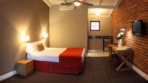 Rose & Crown Hotel - Accommodation Yamba 1