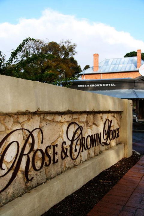 Rose & Crown Hotel - Accommodation Yamba 3