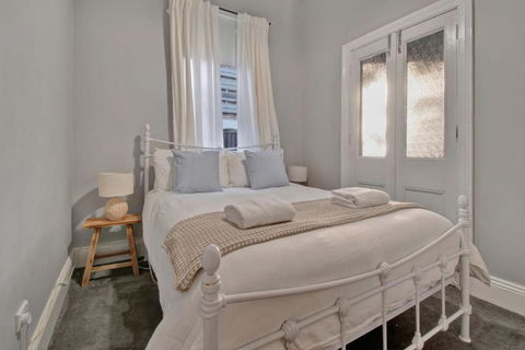 Rose Cottage - Stroll To CBD, Leafy Setting - Accommodation Yamba 2