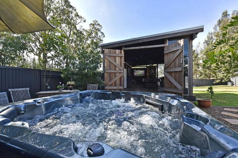 Rose Cottage Studio Romantic Or Solo Getaway. Spa, Games Room - Accommodation Yamba 0