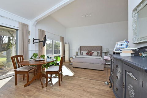 Rose Cottage Studio Romantic Or Solo Getaway. Spa, Games Room - Accommodation Yamba 1