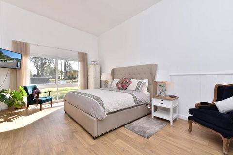 Rose Cottage Studio Romantic Or Solo Getaway. Spa, Games Room - Accommodation Yamba 2
