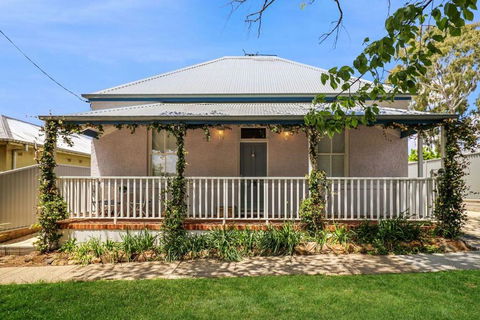 RoseBerne Cottage - Accommodation Yamba 0