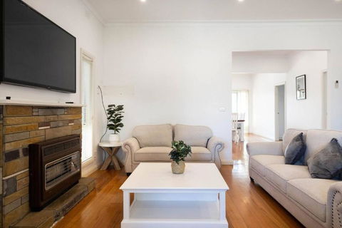 Rosebud Reset - A Beachside Group Getaway - Accommodation Yamba 1