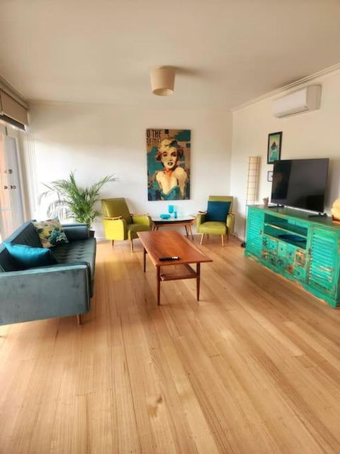 Rosebud Retro Retreat - Accommodation Yamba 0