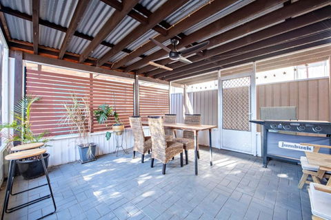 Rosewood Cottage - Stroll To Central, Cosy Escape - Accommodation Yamba 3