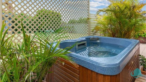 Rosies Retreat - 300m To The Sandy Shores Of Caves Beach - Accommodation Yamba 0