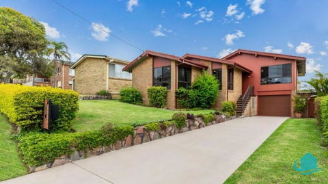 Rosies Retreat - 300m To The Sandy Shores Of Caves Beach - Accommodation Yamba 3