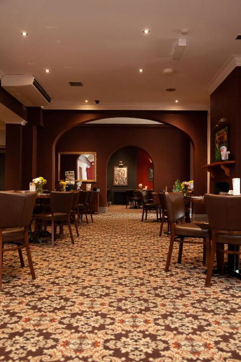 Royal Hotel Singleton - Accommodation Yamba 1