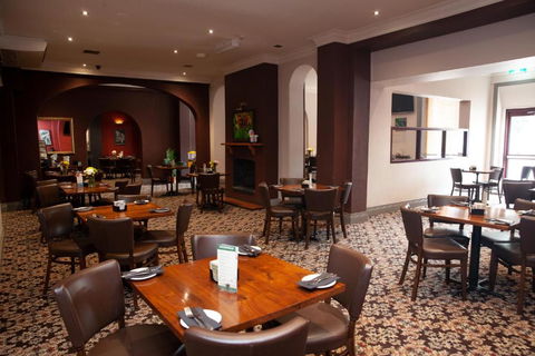 Royal Hotel Singleton - Accommodation Yamba 2