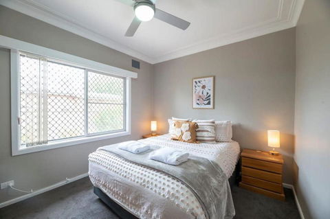 Roycox Cottage - Charming Escape, Fireplace - Accommodation Yamba 1