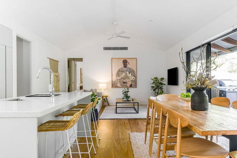 Rubber Soul - Accommodation Yamba 1