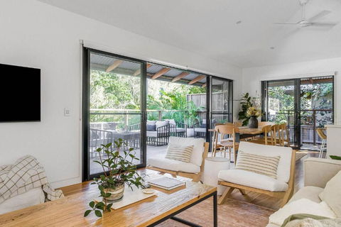 Rubber Soul - Accommodation Yamba 2