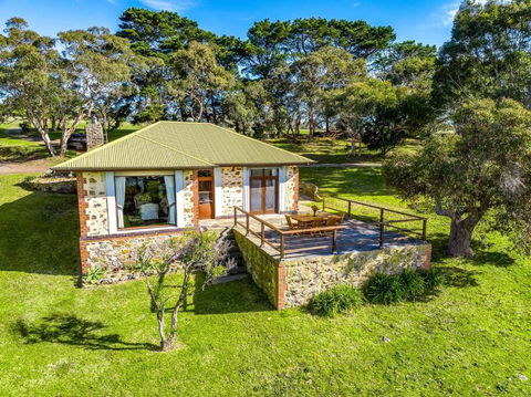 Rustic Cottage - Accommodation Yamba 0