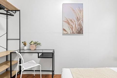 Rustic Double Room - Nearby Stations & Stores - Shared Bathroom - Accommodation Yamba 1