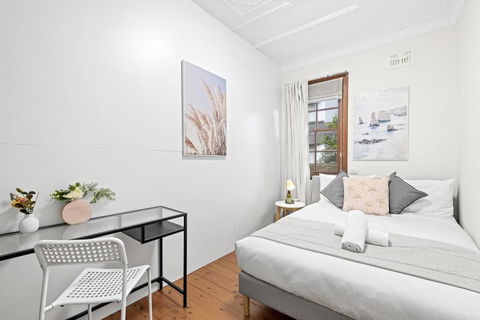 Rustic Double Room - Nearby Stations & Stores - Shared Bathroom - Accommodation Yamba 0