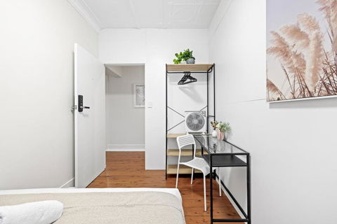 Rustic Double Room - Nearby Stations & Stores - Shared Bathroom - Accommodation Yamba 3