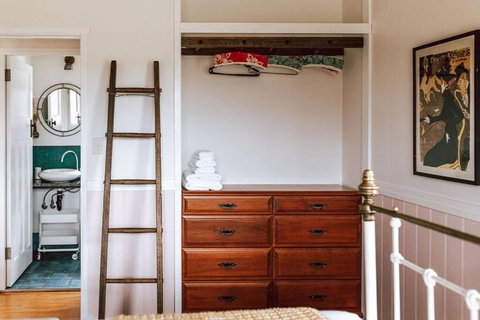 S U N S E T S H A C K Binalong - Accommodation Yamba 2