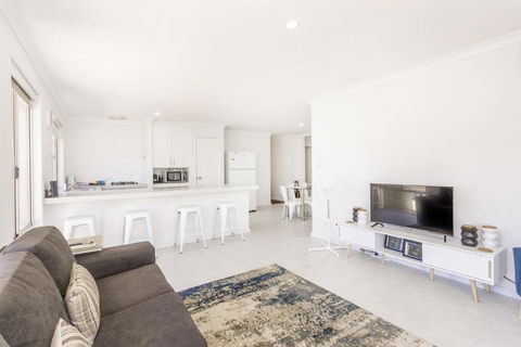 Safari Family Stay - EXECUTIVE ESCAPES - Accommodation Yamba 0