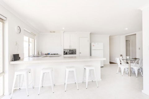 Safari Family Stay - EXECUTIVE ESCAPES - Accommodation Yamba 2