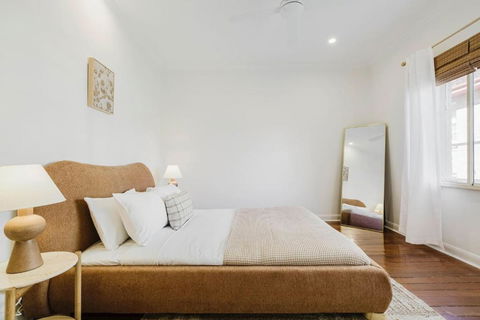 Salmon Calm - Trendy Velvet Allure By Albert Park - Accommodation Yamba 0