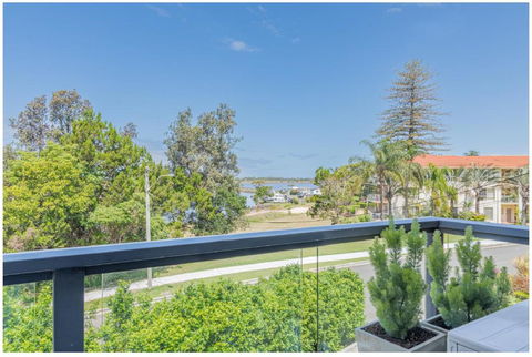 Salt & Sand Getaway - Accommodation Yamba 0