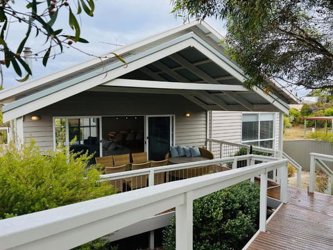 Salt Life - Pet Friendly Outside WIFI - Accommodation Yamba 0