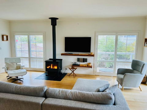 Salt Life - Pet Friendly Outside WIFI - Accommodation Yamba 3