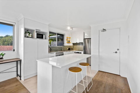Salty Sea Breeze Apartment 500m To Waters Edge - Accommodation Yamba 1
