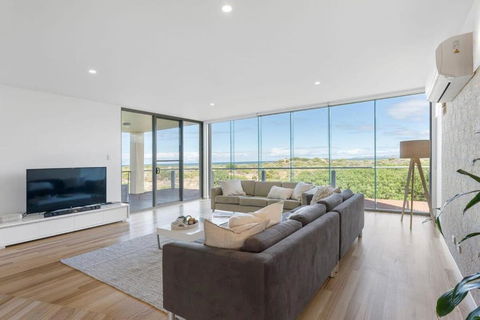 Samphire Middleton-Beach - BYO Linen - Wi-Fi-Luxury-Family - Accommodation Yamba 0
