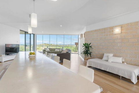 Samphire Middleton-Beach - BYO Linen - Wi-Fi-Luxury-Family - Accommodation Yamba 3